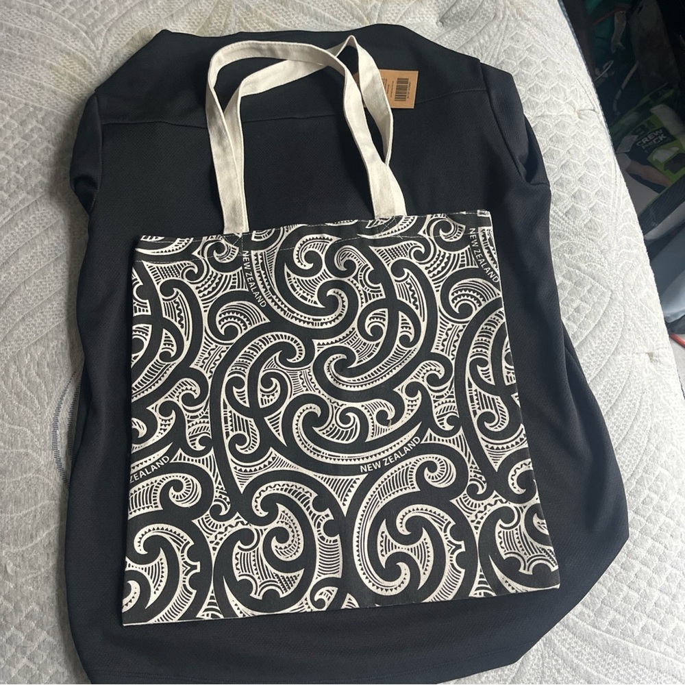 Black and White Tote Bag from New Zealand - Picture 2 of 7
